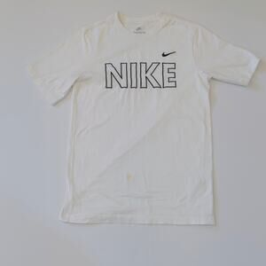 Nike Sportswear Men’s Small White Graphic T-Shirt Short Sleeve Casual Tee